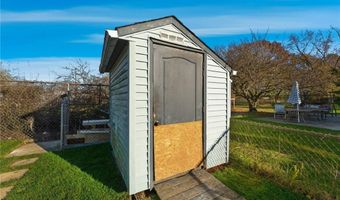 10 Woburn St, Cranston, RI 02910