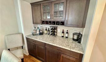 20 Robert Ave, Warwick, RI 02818