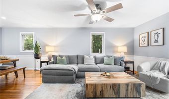 165 Holland St 18, Cranston, RI 02920