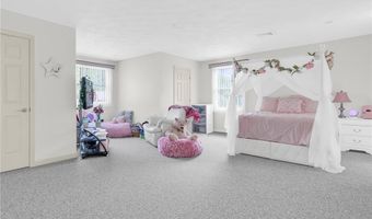 63 Derbyshire Dr, Cranston, RI 02921