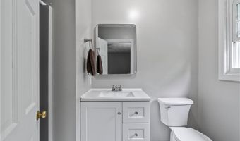 6 Lisa Ln, Bristol, RI 02809