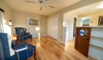 5 Shore Dr, Branford, CT 06405