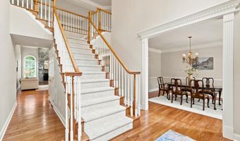 19704 STANFORD HALL Pl, Ashburn, VA 20147