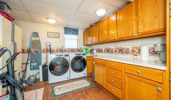 302 12th Ave NW, Altoona, IA 50009