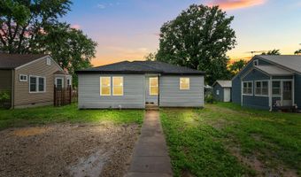 1003 S Rinker Ave, Aurora, MO 65605