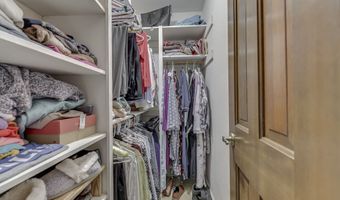 1521 Secretariat Ln, Indianapolis, IN 46217