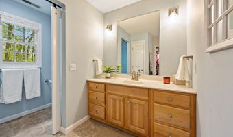1274 Cheshire St, Cheshire, CT 06410