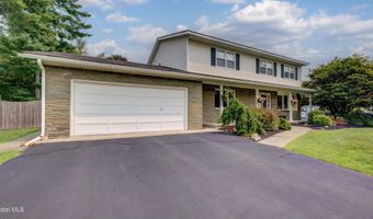 4 Fairway Ct, Albany, NY 12208