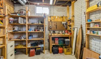 305 6th St, Adair, IA 50002