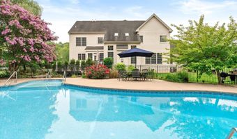 6 Sleepy Hollow Ct, Allentown, NJ 08501