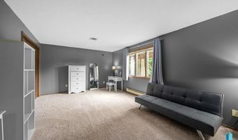 2908 N Oak Rd, Brandon, SD 57005