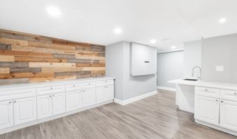 16 Perona Rd, Andover, NJ 07821