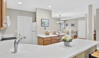 4 Hollyhock Knoll Ct 4, Bourne, MA 02532