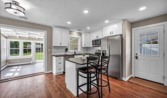 2 Riverview Pl, Cromwell, CT 06416
