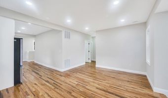 17 Banbury Ct, Amityville, NY 11701