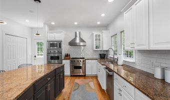 19 Cassandra Ln, North Kingstown, RI 02852