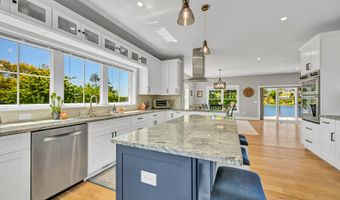 21 Lakeview Rd, Brookfield, CT 06804