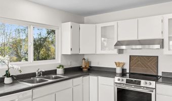 25311 Jesmond Dene Rd, Escondido, CA 92026