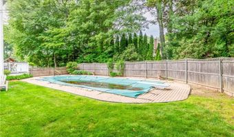 63 Derbyshire Dr, Cranston, RI 02921