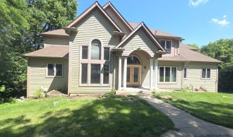 2 Echowood Dr, Algonquin, IL 60102