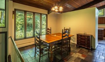 15 Angela St, Athens, OH 45701