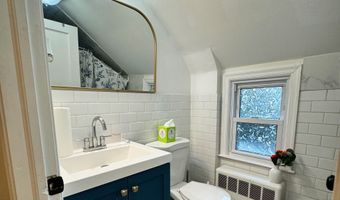 107 Richfield Rd, Bridgeport, CT 06606