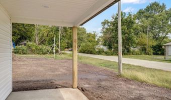 21 E Cofield St, Aurora, MO 65605