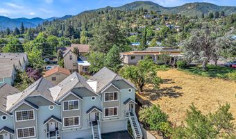 581 Scenic Dr, Ashland, OR 97520