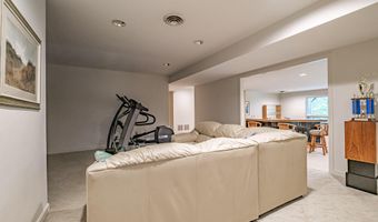 15 Inverness Rd, Falmouth, ME 04105