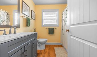 51 Knoll Crest Dr, Bangor, ME 04401