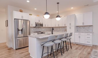 1018 Emerald Hills Dr, Arnolds Park, IA 51331