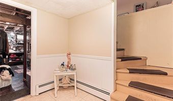529 Shippeetown Rd, East Greenwich, RI 02818