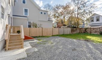 18 Hall Ave, Newport, RI 02840