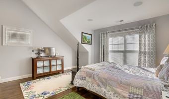 28 Crestview Ln 28, Danbury, CT 06810
