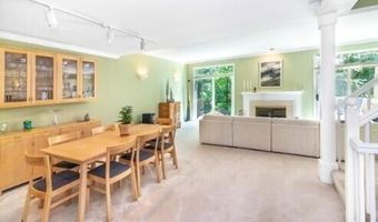 2734 Winter Garden Ct, Ann Arbor, MI 48105