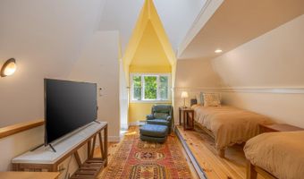 7 Greenway Ct, Bar Harbor, ME 04609