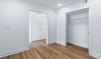 701 N HENRY St 204, Alexandria, VA 22314
