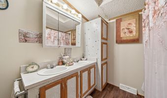 953 Savannah River Dr, Adrian, MI 49221