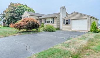 8 Spruce Ave, Middletown, RI 02842