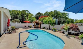 5 Trotter Ter, Belford, NJ 07718