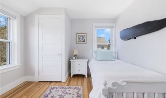 10 Eustis Ave, Newport, RI 02840