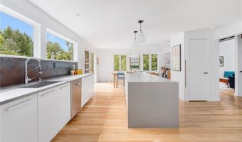 20 Dons Ln, Little Compton, RI 02837