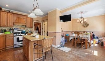 82 E 26TH St, Bayonne, NJ 07002