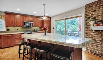 13 IRON Cir, Reading, PA 19607