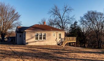 1520 S 7th St, Atchison, KS 66002
