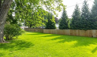 2114 N RICHMOND St, Appleton, WI 54911