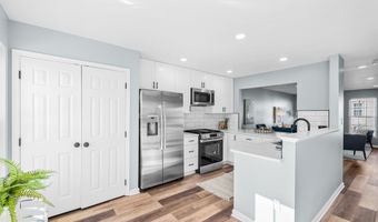 6208 LES DORSON Ln, Alexandria, VA 22315