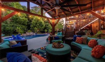 1388 Red Oak Plantation Dr, Ballwin, MO 63021