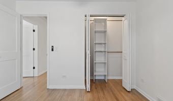 6 W Cypress St, Arlington Heights, IL 60005