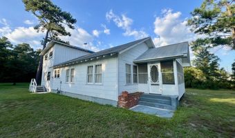 8862 Garland St, Bayou La Batre, AL 36509